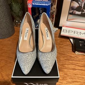 Nina Nelida Silver glitter low heel pumps size 5. BNWT / BNIB